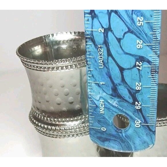 Hammered look silver Colored napkin rings set of four - Picture 4 of 4